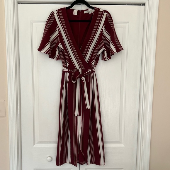 LOVERS + FRIENDS Burgundy Striped Midi Flutter Short Sleeve Wrap Dress Size M - Picture 4 of 8